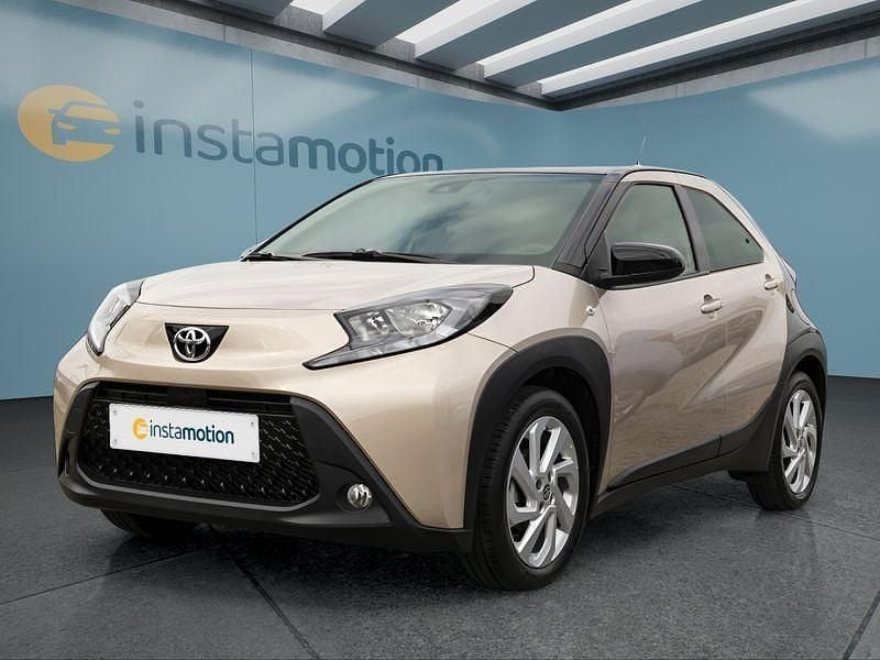 Beige Neu 2024 Toyota Aygo Kleinwagen | 17.999 € - Bild 1/4