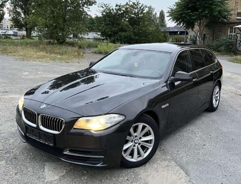 Schwarz Gebraucht 2015 BMW 520 Kombi | 11.000 € (Superpreis) - Bild 1/4