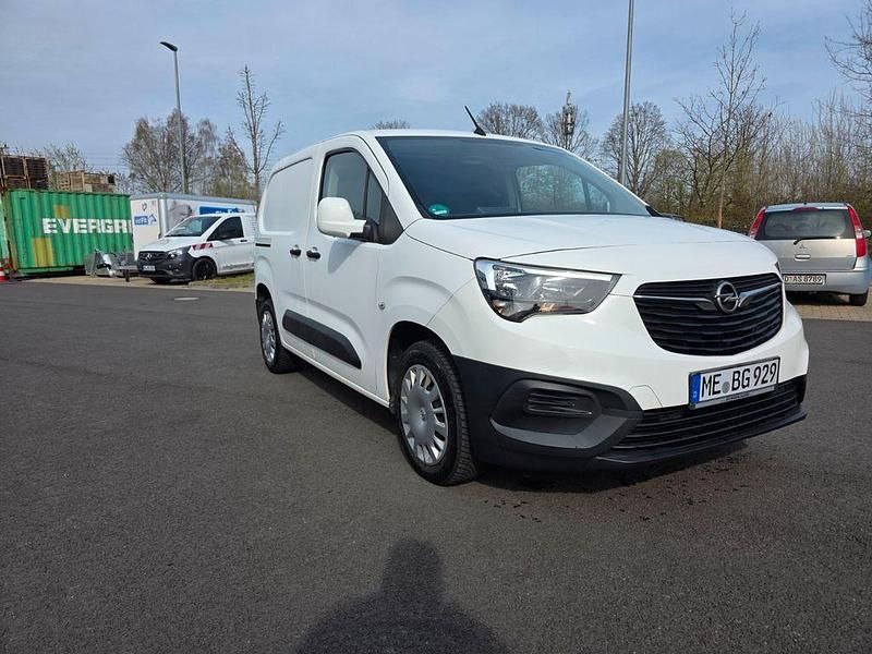 Second-hand Opel Combo 102 CP (75 kW) 2019 Alb Monovolum