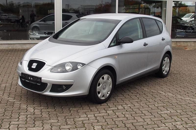 Silber Gebraucht 2006 Seat Altea Reference Van / Kleinbus | 3.790 € (Fairer Preis) - Bild 1/4