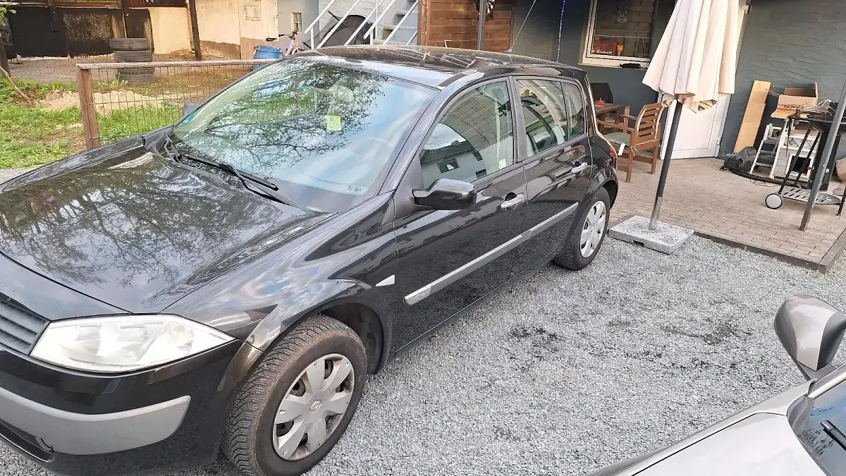 Używany Renault Mégane 110 KM (80 kW) 2004 Czarny Sedan/Limuzyna