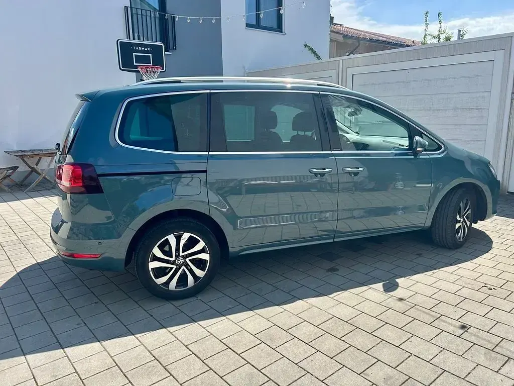 Gebraucht VW Sharan Active 150 PS (110 kW) 2022 Blau Van / Kleinbus