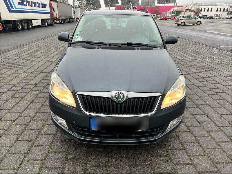 Grau Gebraucht 2010 Skoda Fabia Kombi | 1.600 € (Guter Preis) - Bild 1/4