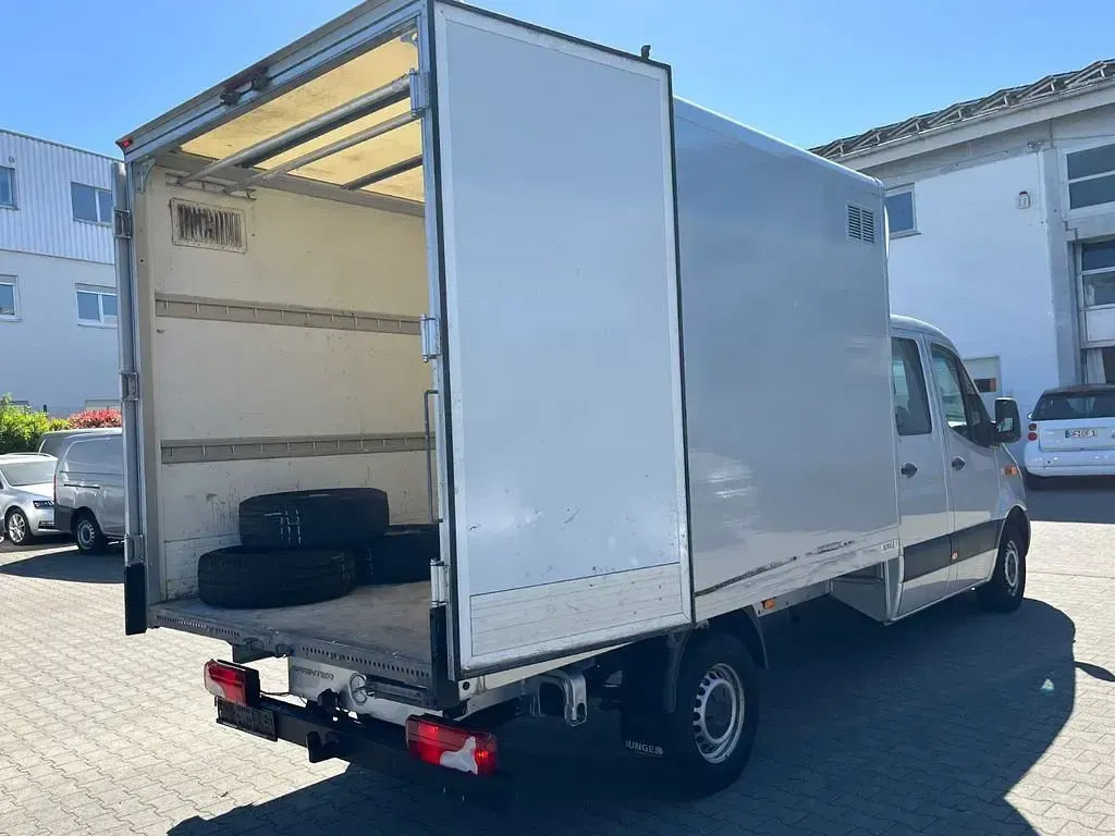 Używany Mercedes Sprinter 163 KM (119 kW) 2020 Srebrny Van