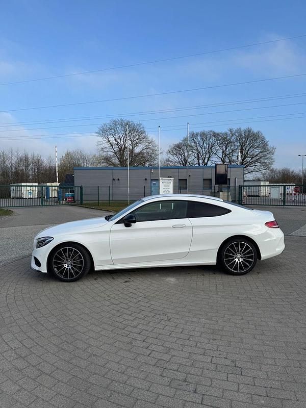 Gebraucht Mercedes C200 AMG line 184 PS (135 kW) 2016 Weiß Coupé