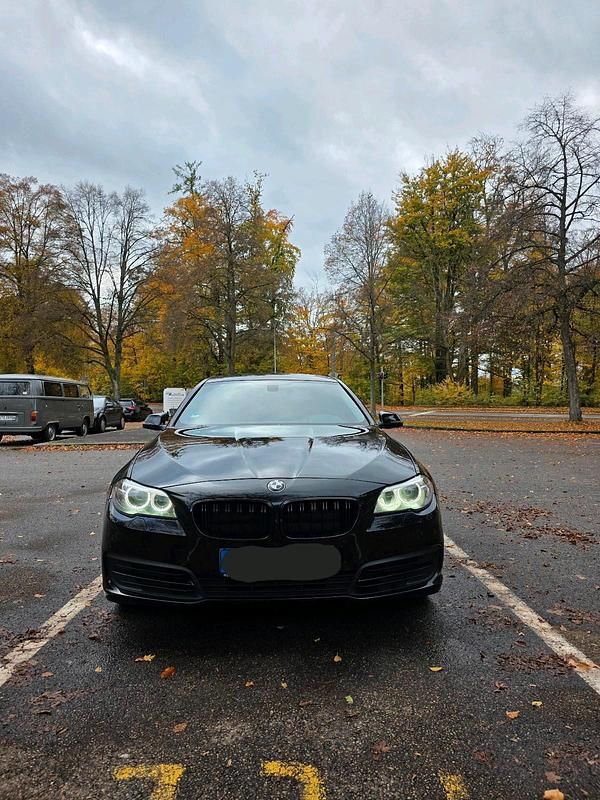Schwarz Gebraucht 2014 BMW 520 Limousine | 15.500 € (Fairer Preis) - Bild 1/4