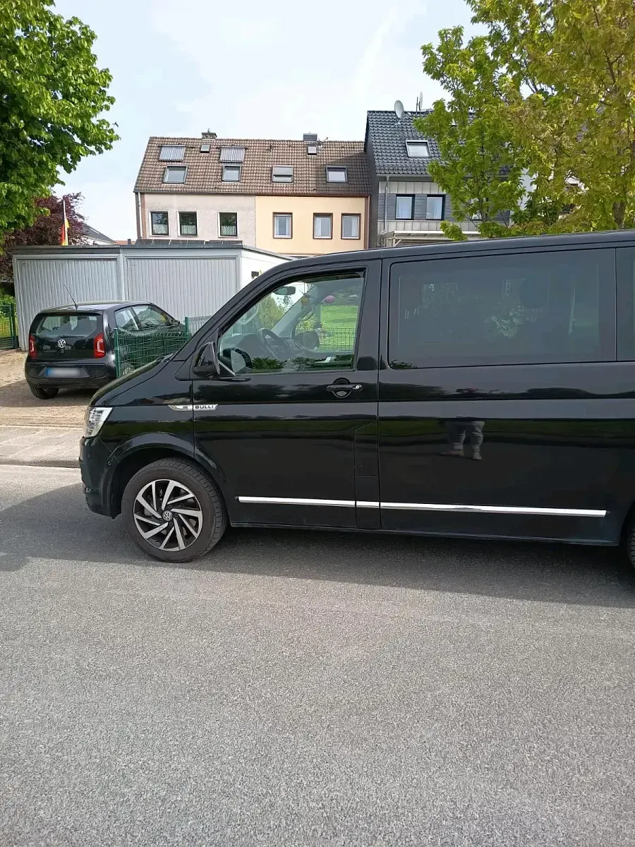 Gebraucht VW Multivan Comfortline 199 PS (146 kW) 2019 Schwarz Van / Kleinbus