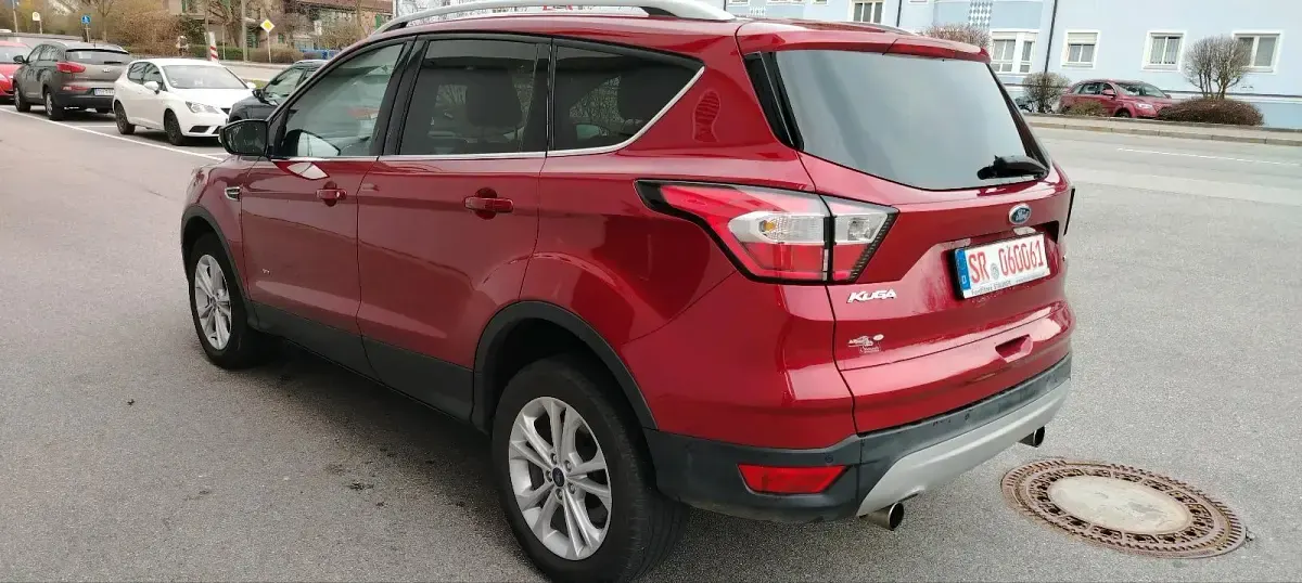 Gebraucht Ford Kuga Titanium 182 PS (133 kW) 2018 Rot SUV