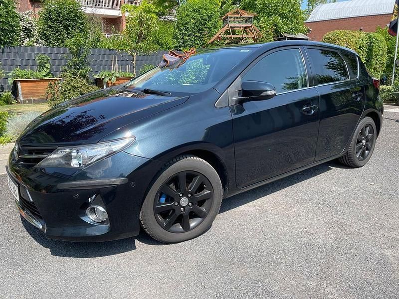 Blau Gebraucht 2013 Toyota Auris Limousine | 8.499 € (Guter Preis) - Bild 1/4
