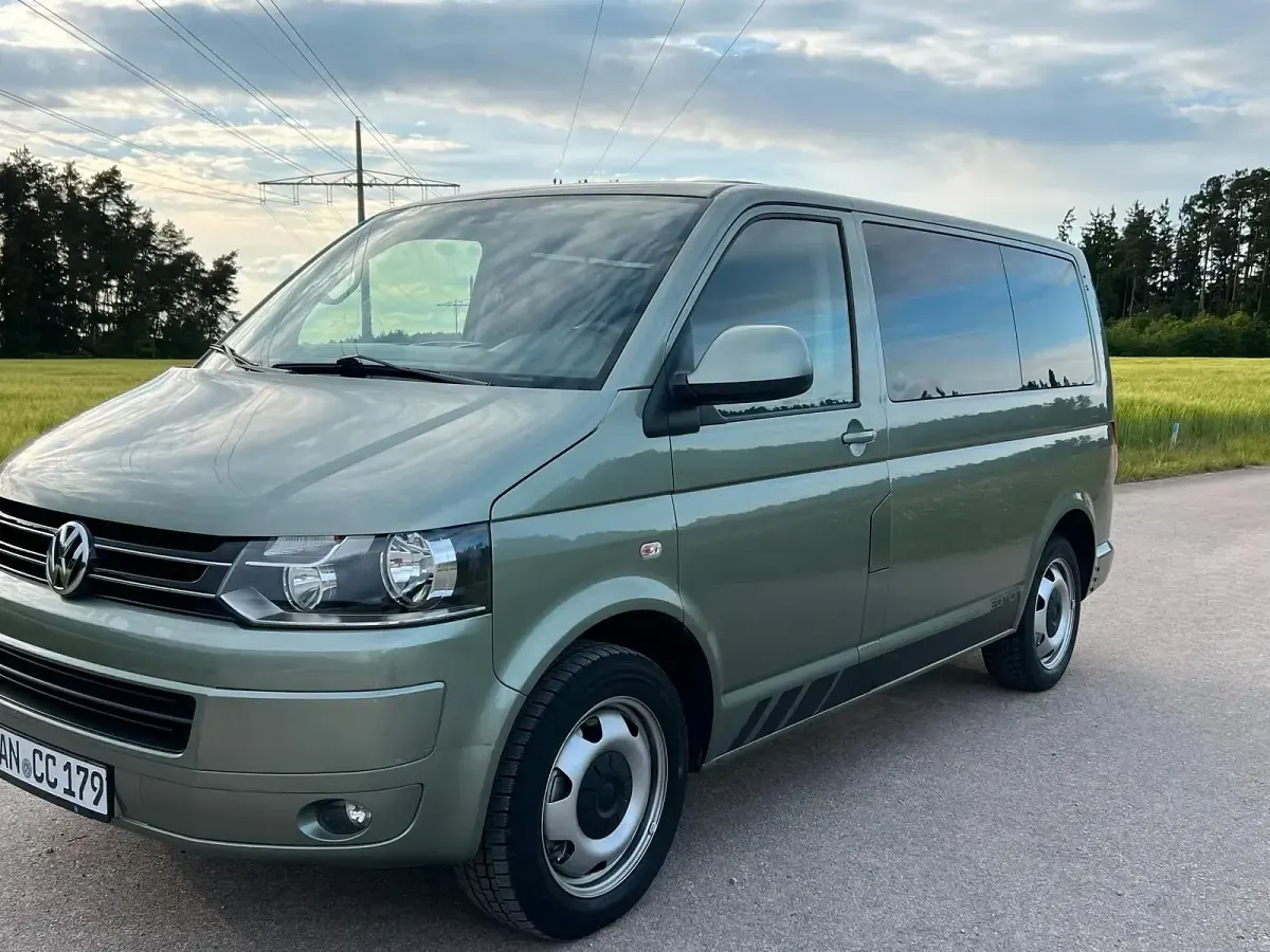 Używany VW Caravelle 180 KM (132 kW) 2011 Zielony Van