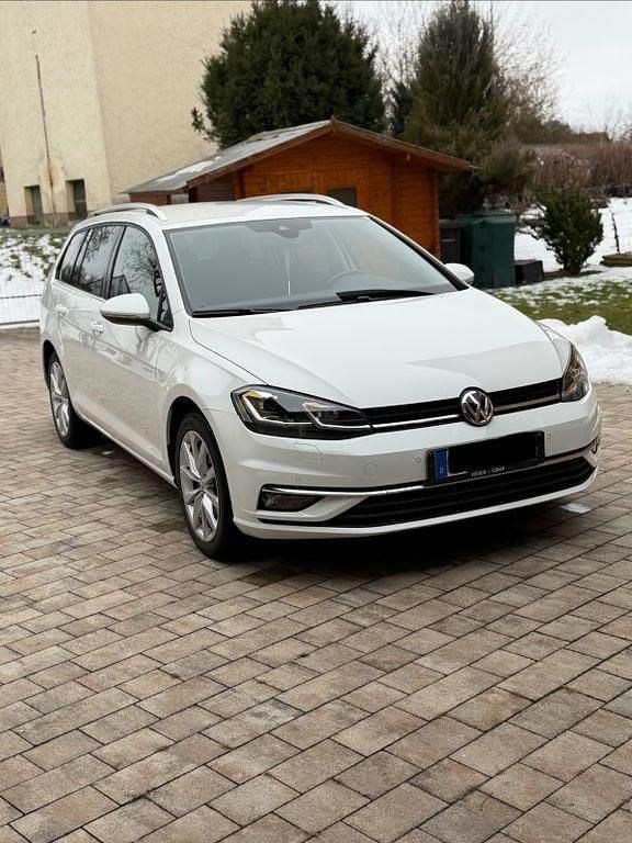 Weiß Gebraucht 2020 VW Golf VII Highline Kombi | 22.900 € (Fairer Preis) - Bild 1/4