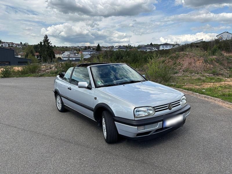 Second-hand VW Golf 116 CP (85 kW) 1994 Argintiu Cabrio