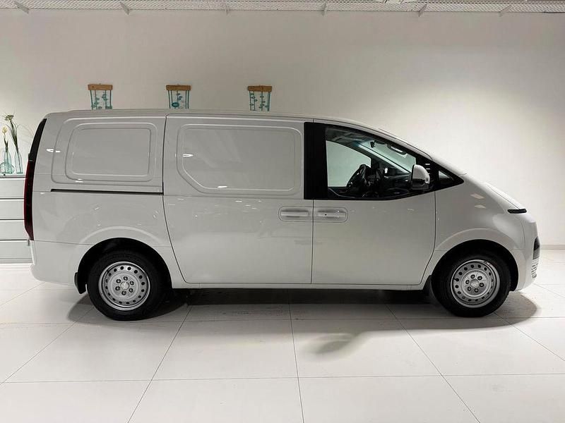 Neu Hyundai Staria 224 PS (164 kW) 2025 Weiß Van / Kleinbus