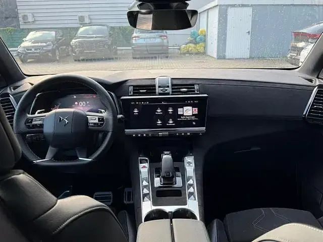 Neu DS Automobiles DS7 Crossback 131 PS (96 kW) 2025 Perla nera schwarz metallic perla nera schwarz metallic SUV