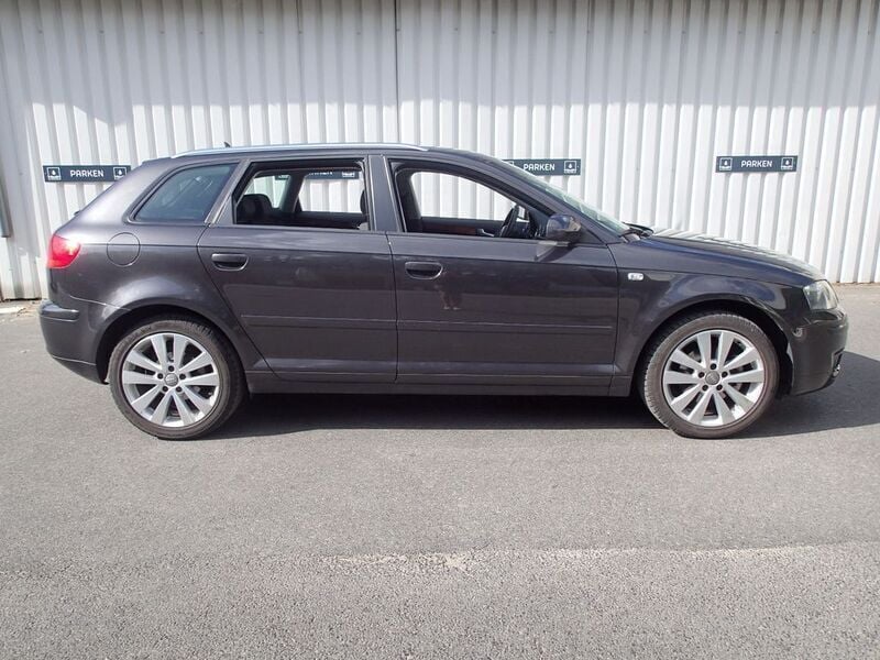 Grau Gebraucht 2006 Audi A3 Sportback Limousine | 5.999 € (Fairer Preis) - Bild 1/4