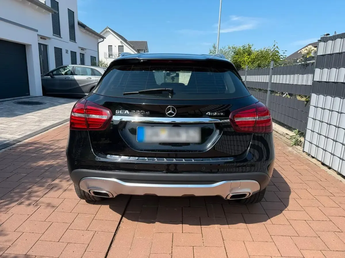 Gebraucht Mercedes GLA220 176 PS (129 kW) 2017 Schwarz SUV