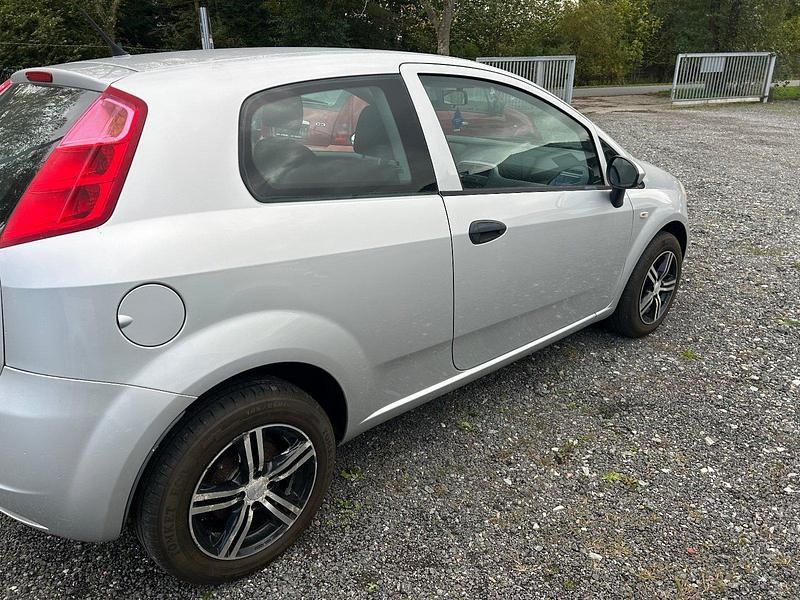 Gebraucht Fiat Punto 77 PS (56 kW) 2011 Grau Kleinwagen