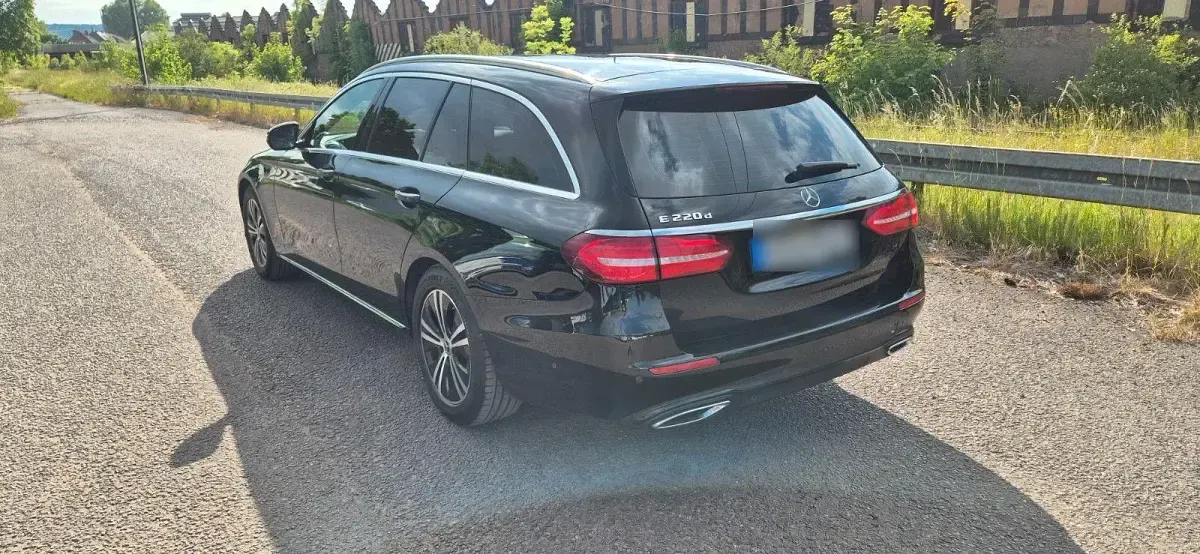 Gebraucht Mercedes E220 194 PS (142 kW) 2019 Schwarz Kombi