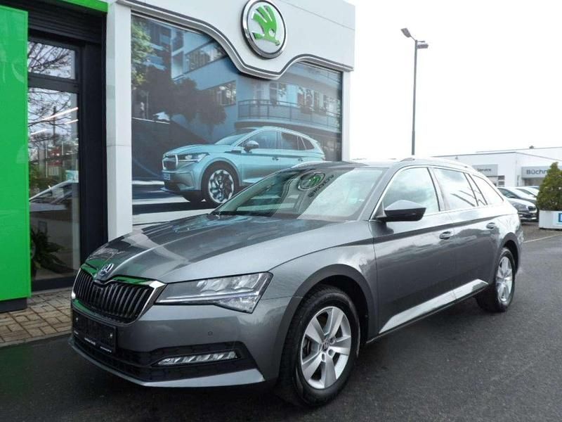 Gebraucht Skoda Superb 150 PS (110 kW) 2022 Graphitegraumetallic Kombi