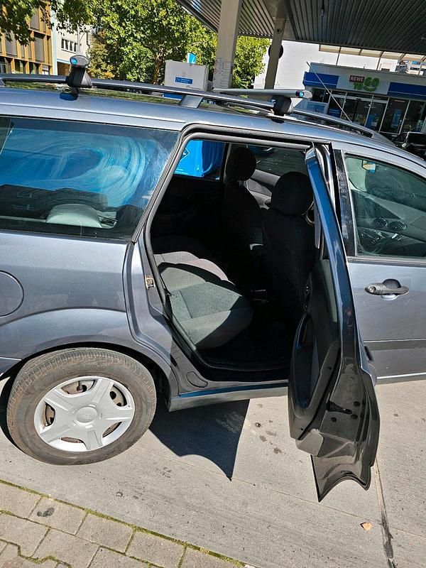 Gebraucht Ford Focus 101 PS (74 kW) 2002 Grau Kombi