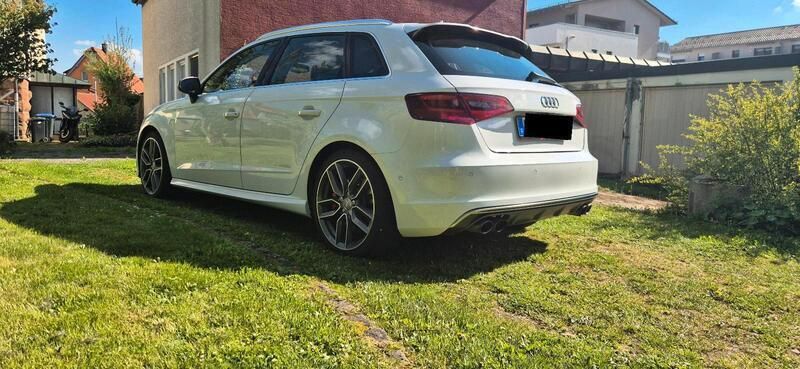 Weiß Gebraucht 2015 Audi S3 Sportback Sport Kombi | 25.850 € (Etwas zu teuer) - Bild 1/4