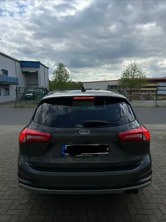 Gebraucht Ford Focus 150 PS (110 kW) 2022 Grau Limousine