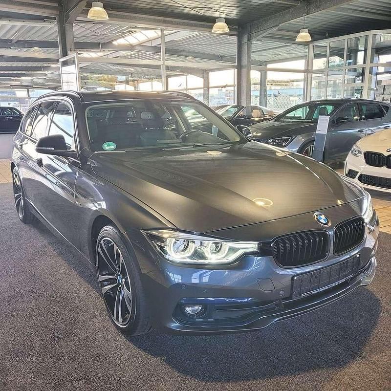 Mineralgrau metallic Gebraucht 2018 BMW 320 Sport Line Kombi | 18.500 € (Fairer Preis) - Bild 1/4