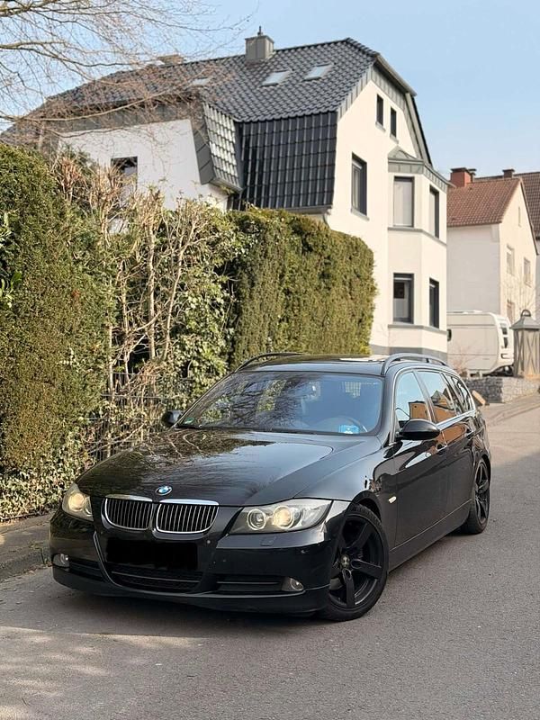 Gebraucht BMW 330 197 PS (144 kW) 2007 Schwarz Kombi