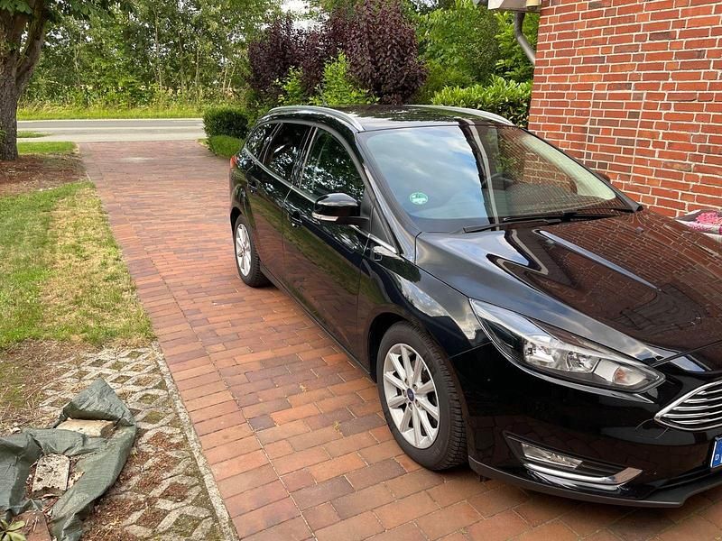 Gebraucht Ford Focus Cool & Connect 125 PS (91 kW) 2017 Schwarz Kombi