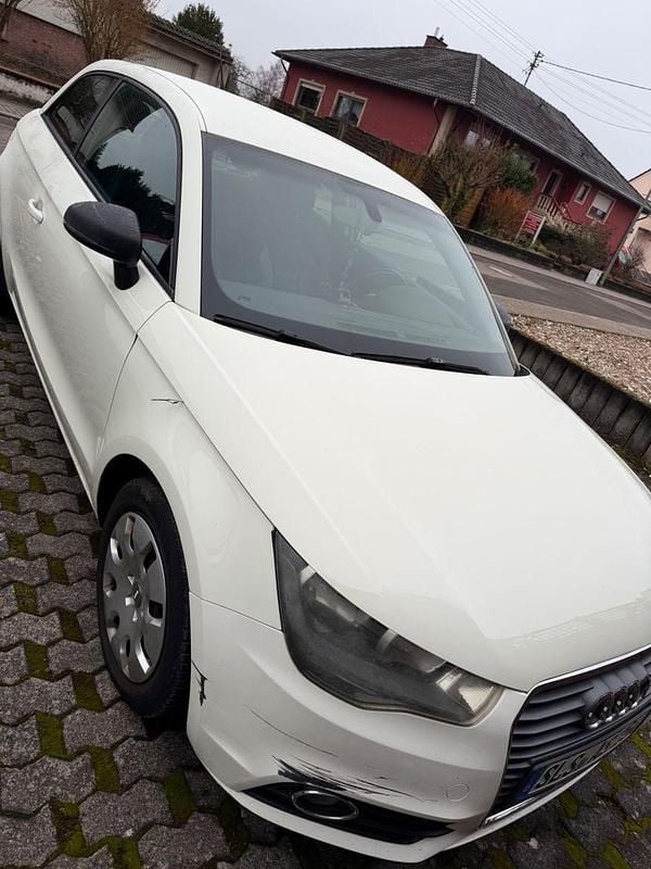 Gebraucht Audi A1 Attraction 86 PS (63 kW) 2010 Weiß Kleinwagen