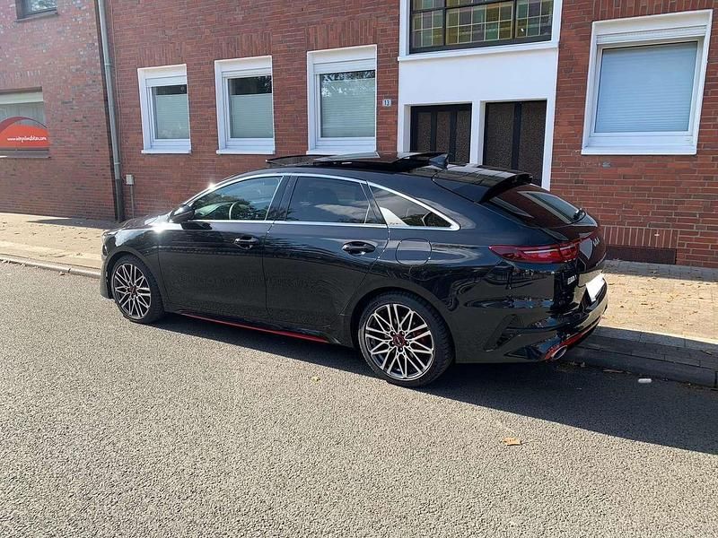 Gebraucht Kia ProCeed 204 PS (150 kW) 2022 Schwarz Kleinwagen