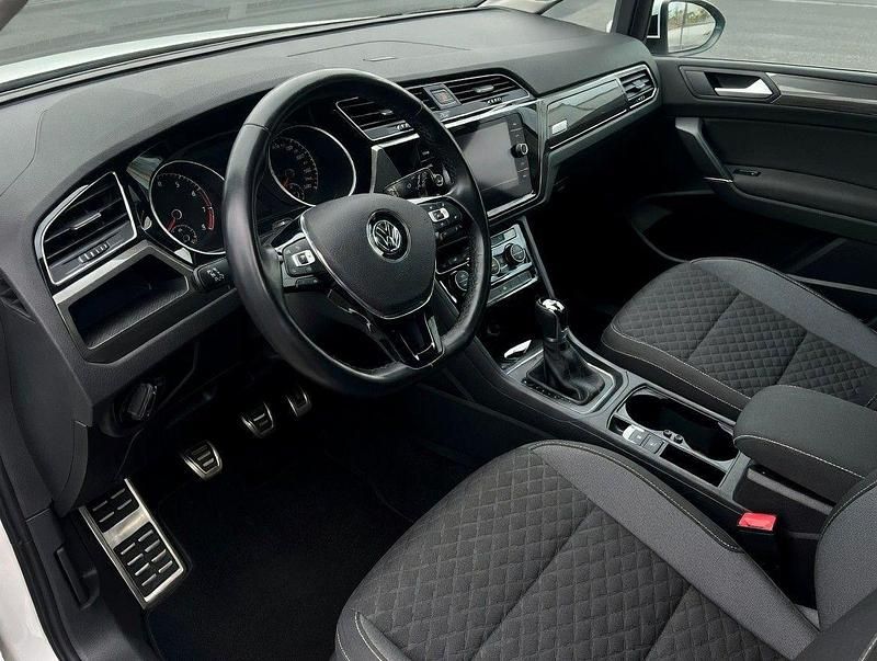 Gebraucht VW Touran Join 150 PS (110 kW) 2018 Weiß Van / Kleinbus