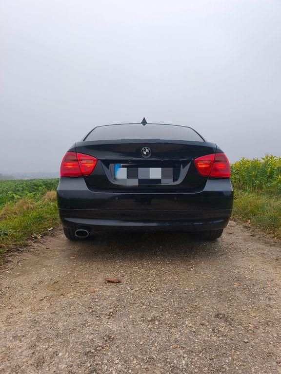 Gebraucht BMW 318 143 PS (105 kW) 2007 Schwarz Limousine