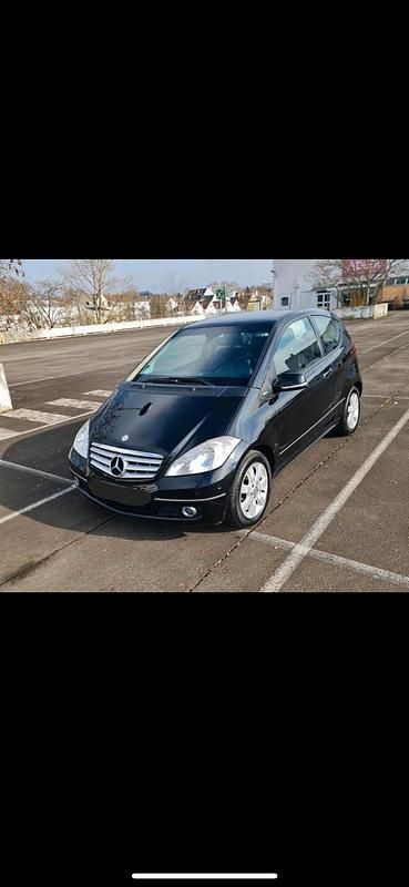 Schwarz Gebraucht 2010 Mercedes A180 Kleinwagen | 2.999 € (Guter Preis) - Bild 1/3