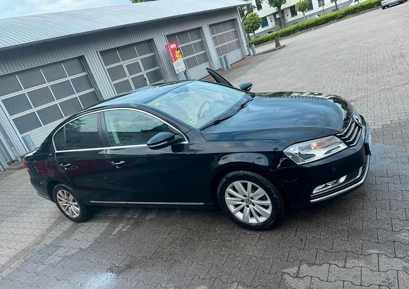Gebraucht VW Passat 140 PS (102 kW) 2011 Schwarz Limousine
