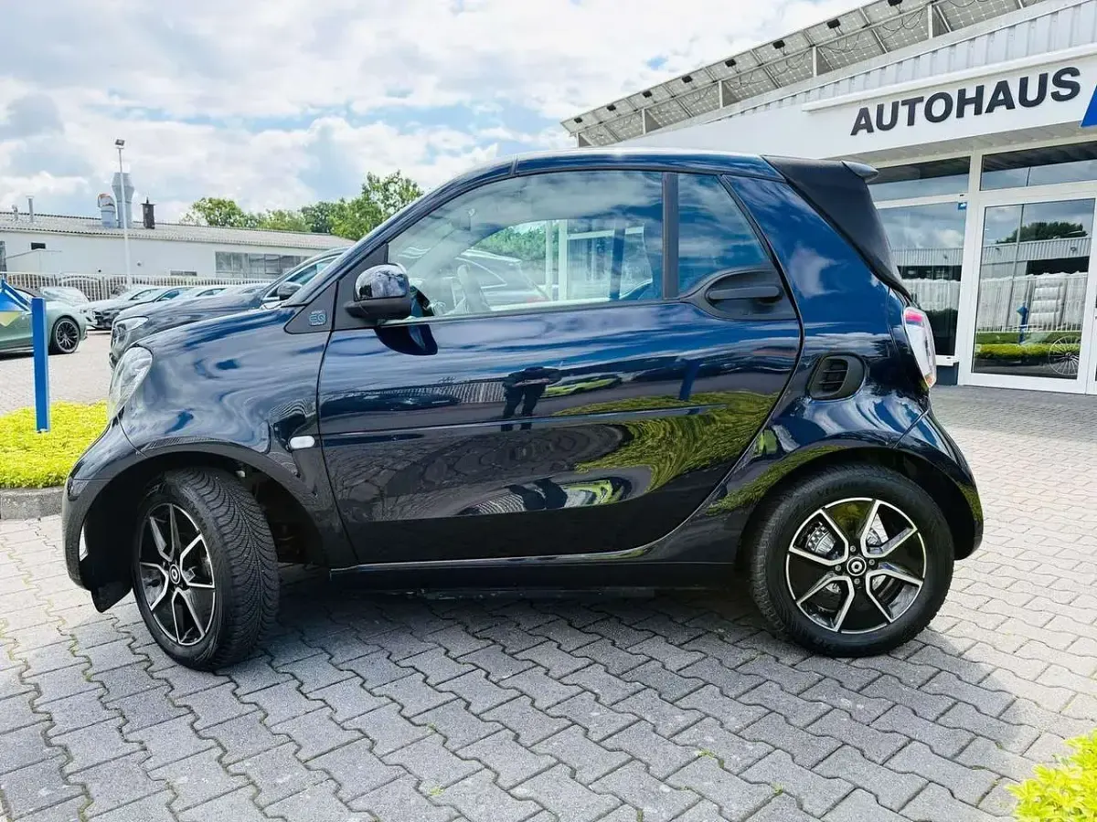 Gebraucht Smart ForTwo Electric Drive Exclusive 60 kW (82 PS) 2024 Bodypanels in sapphire blue Cabrio