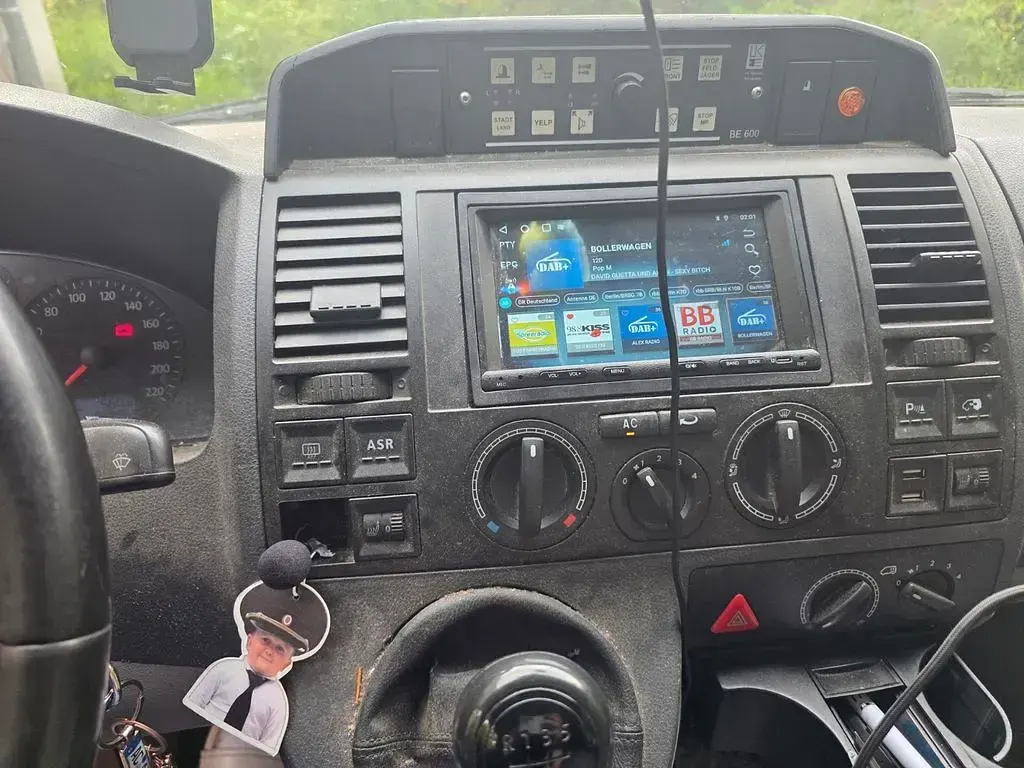 Używany VW Caravelle 105 KM (77 kW) 2005 Biały Van