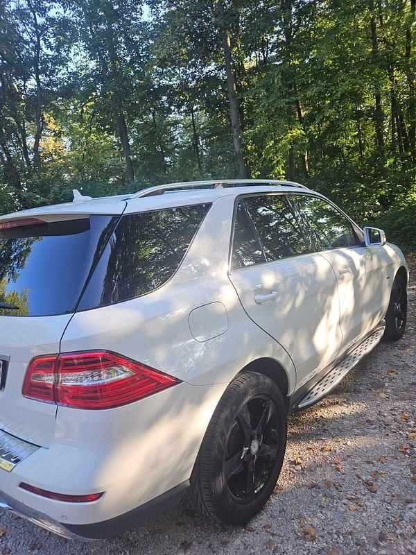 Weiß Gebraucht 2012 Mercedes ML250 SUV | 19.500 € (Fairer Preis) - Bild 1/4