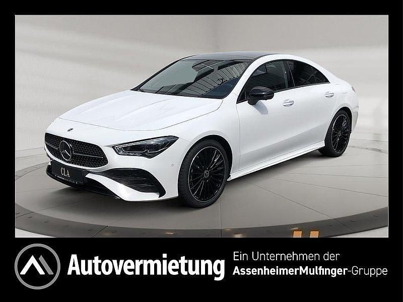 Polarweiss Gebraucht 2023 Mercedes CLA220 AMG line Limousine | 45.980 € - Bild 1/4