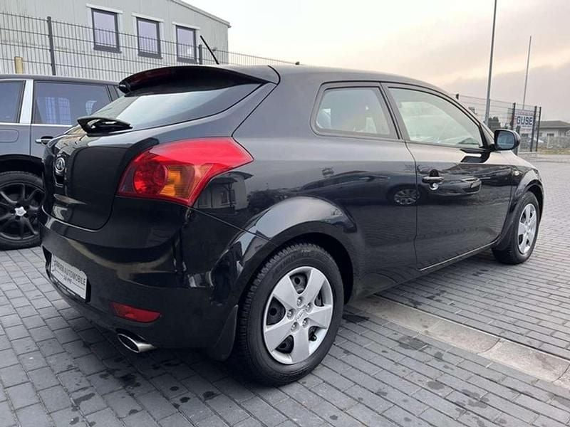 Gebraucht Kia Ceed Vision 90 PS (66 kW) 2010 Schwarz Kleinwagen