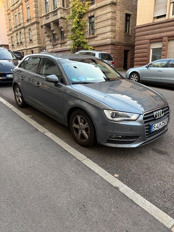 Gebraucht Audi A3 Ambiente 122 PS (89 kW) 2013 Grau Limousine