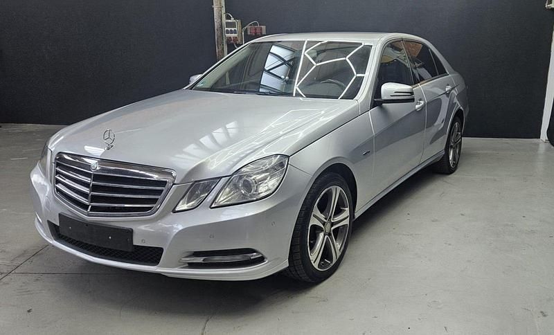 Silber Gebraucht 2012 Mercedes E220 Limousine | 7.500 € (Superpreis) - Bild 1/4