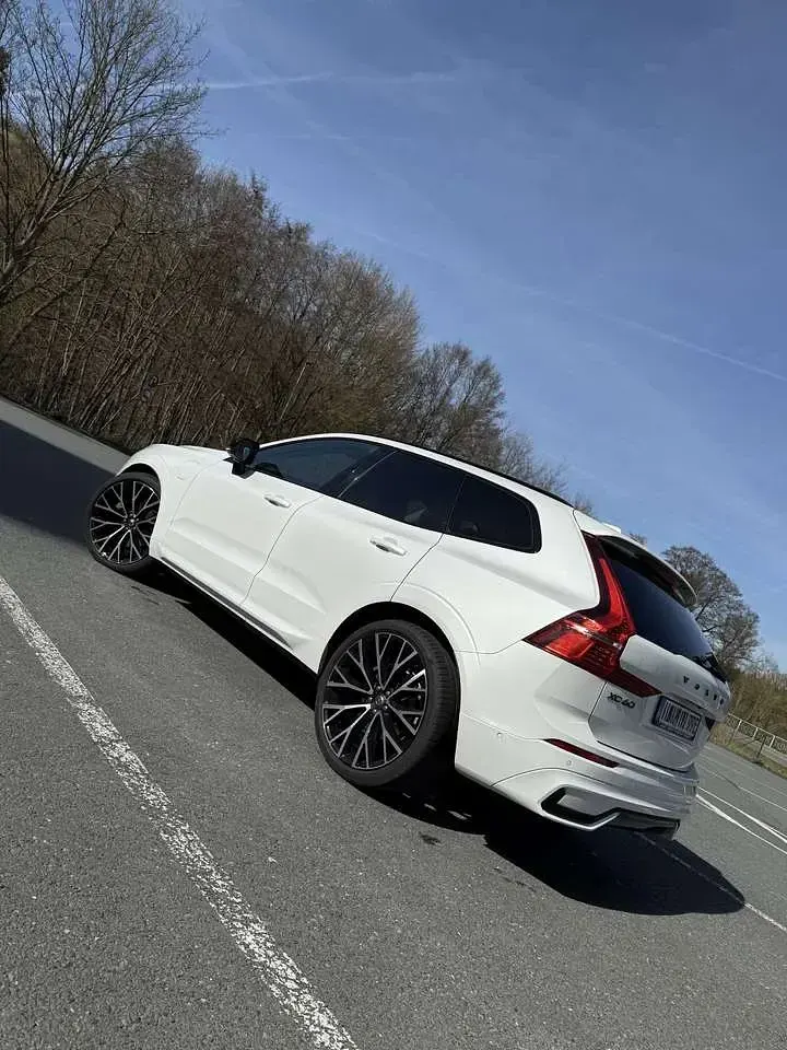 Używany Volvo XC60 Plus 398 KM (292 kW) 2023 Biały SUV