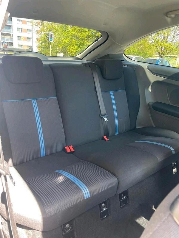 Usata Ford Focus 100 CV (73 kW) 2011 Blu Coupé