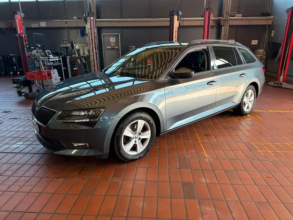 Gebraucht Skoda Superb Ambition 150 PS (110 kW) 2018 Grau Kombi