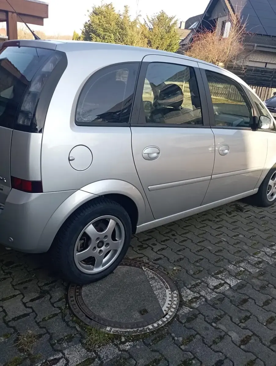 Gebraucht Opel Meriva 90 PS (66 kW) 2010 Silber Van / Kleinbus