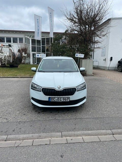 Weiß Gebraucht 2019 Skoda Fabia Cool Plus Kleinwagen | 8.800 € (Guter Preis) - Bild 1/4
