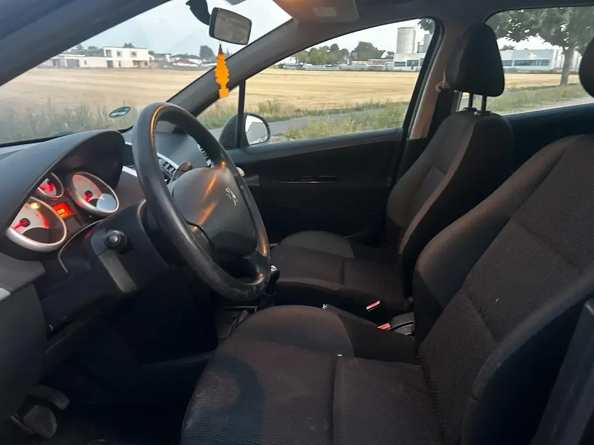 Gebraucht Peugeot 207 95 PS (69 kW) 2010 Schwarz Kombi