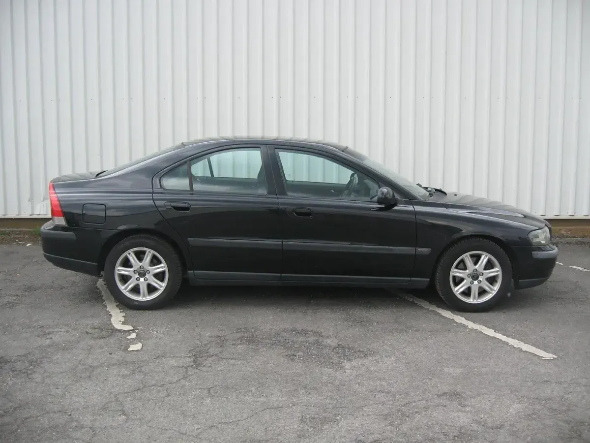 Second-hand Volvo S60 250 CP (183 kW) 2002 Negru Berlinǎ