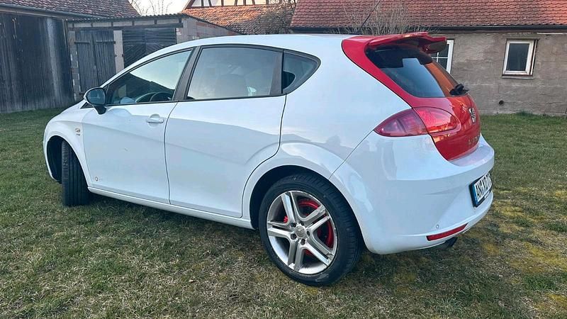 Usata Seat Leon Copa 125 CV (91 kW) 2012 Bianco Utilitaria